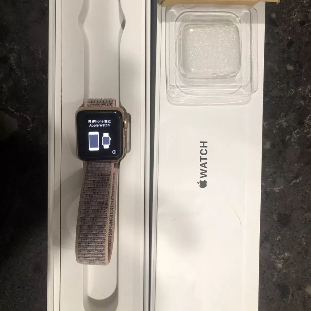 Apple Watch Series 3 LTE+GPS Gold 38mm - Picture 3 of 5